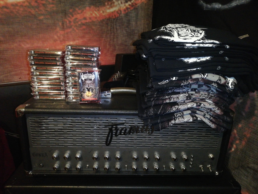 CASSETTES (PRO TAPES) Y POLERAS DE EP DEBUT "PERPETUAL SEDITION" 2020.